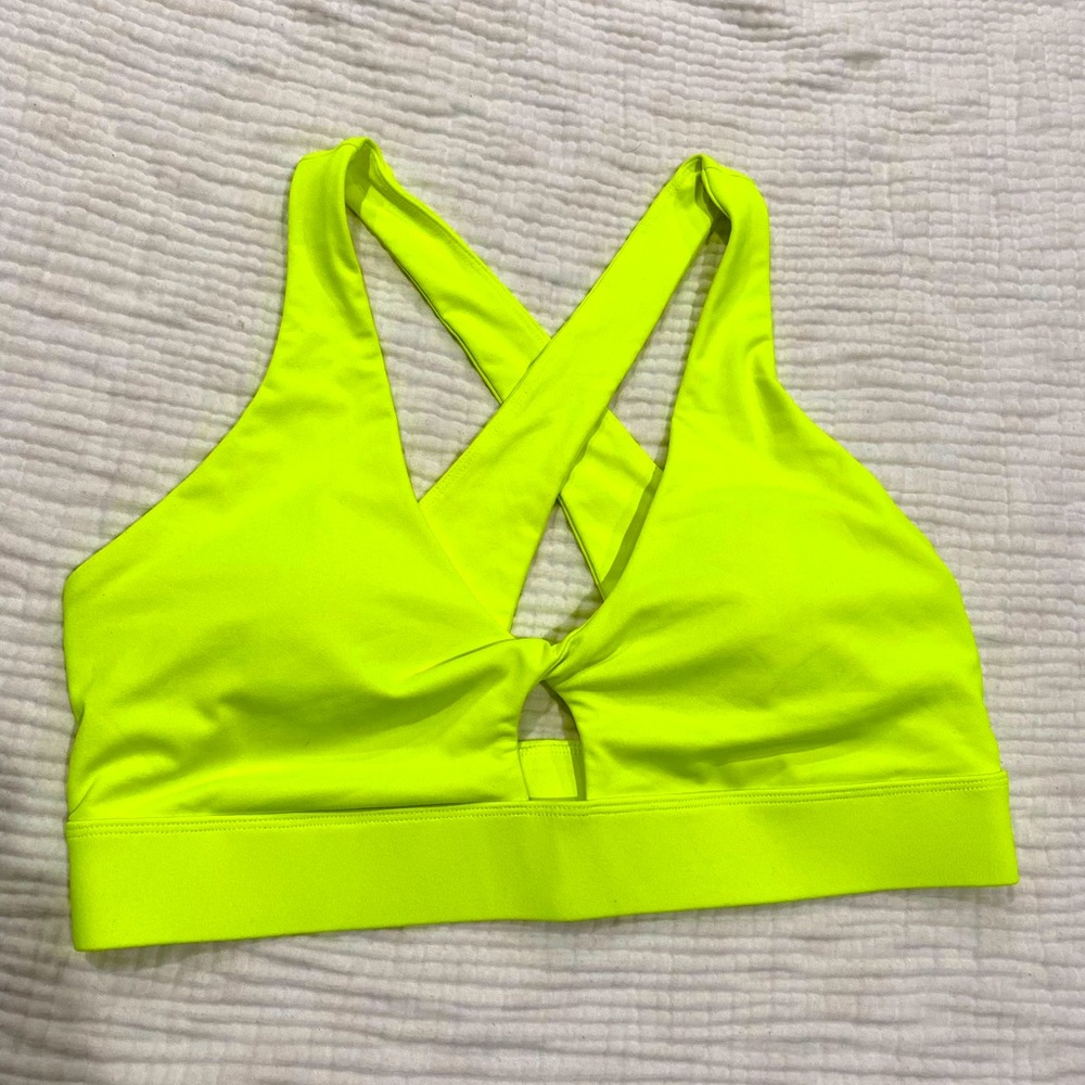 🔴 SOLD Fabletics oasis twist medium impact sports bra